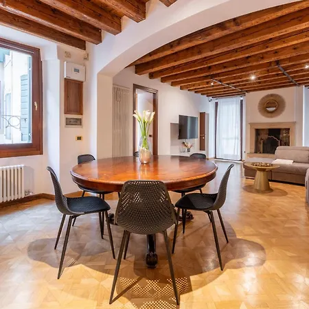 Apartment Sgarzerie Luxury Flat 2 120mq